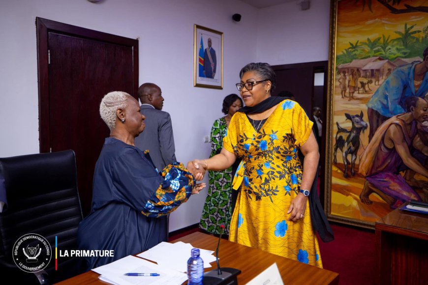 RDC| situation humanitaire dans l’Est : poignet de main entre la cheffe du gouvernement et Bintou Keita de la Monusco