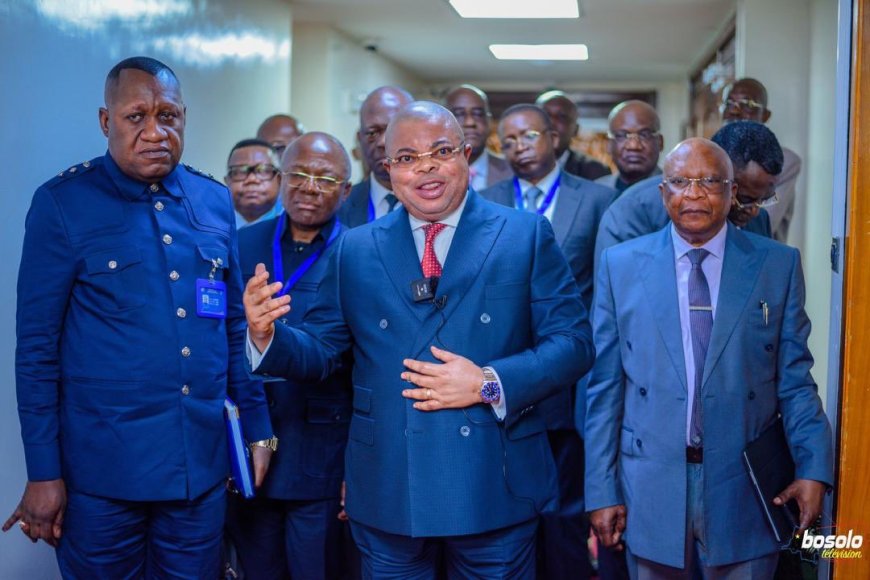 RDC: Découverte par l'IGF de plus de 11.000 entreprises  dissimulées  au  FISC présentée  à  la  DGI