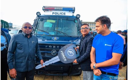 RDC: le VPM de l'intérieur renforce les capacités opérationnelles de la Police nationale avec 100 nouveaux véhicules