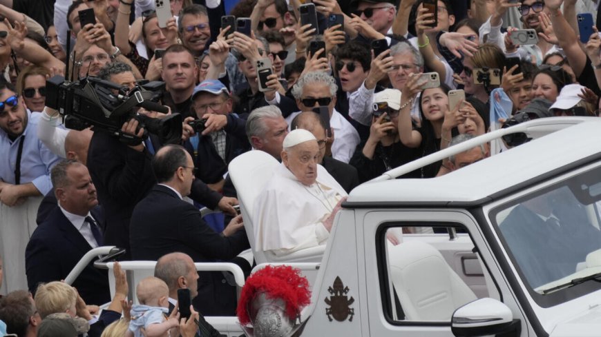 Célébrations de Pâques devant 50 000 fidèles : le pape François appelle à la paix à Gaza et en Afrique