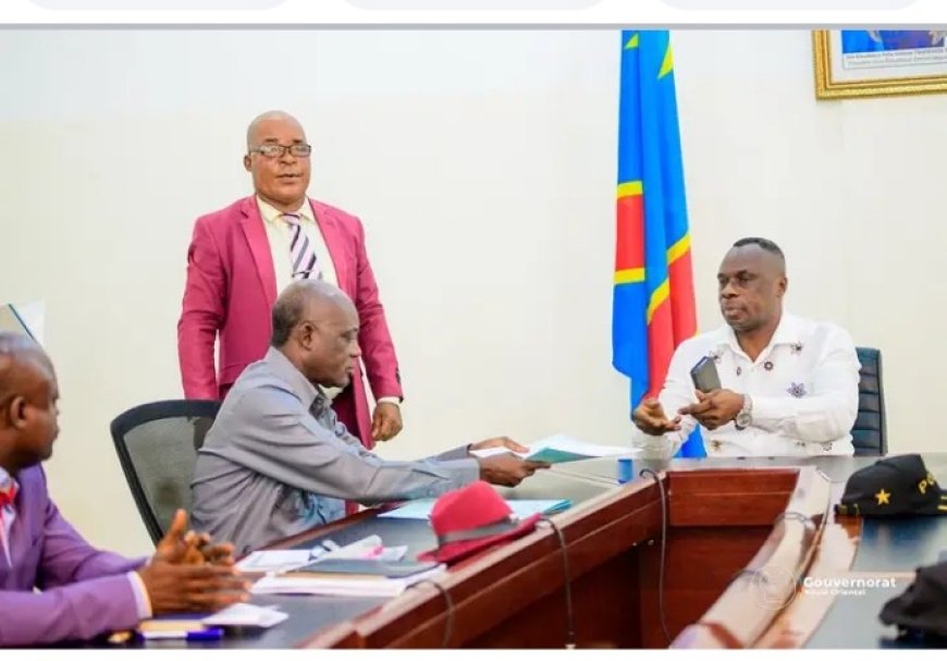 Kasaï-Oriental : déchu par les élus provinciaux jean paul MBWEBWE passe le bâton de commandement au vice-gouverneur