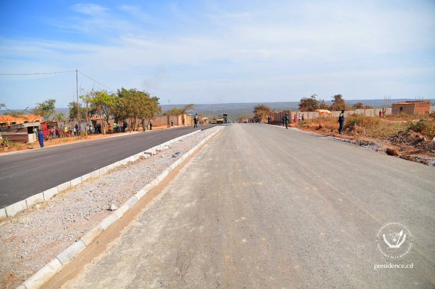 Lualaba : les travaux de la route Kolwezi-Solwezi, inspectés par le Chef de l’État