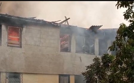 Kisangani : des logements de l'ONL partent en fumée, le camion anti-incendie immobilisé en pleine intervention