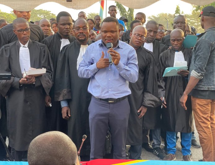 Affaire Dr David : l'Ordre des médecins rejette la radiation et prononce une suspension de 3 mois, le procès en flagrance se poursuit