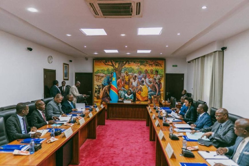 Retard des salaires en RDC : le gouvernement évoque la pression des dépenses sécuritaires et humanitaires