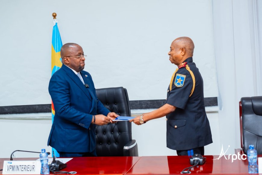 Relance du centre d’appel d’urgence de la Police à Kinshasa : le Vice-premier ministre de l’Intérieur, le ministre des postes et télécommunications, et l’ARPTC aident à la modernisation de la sécurité publique