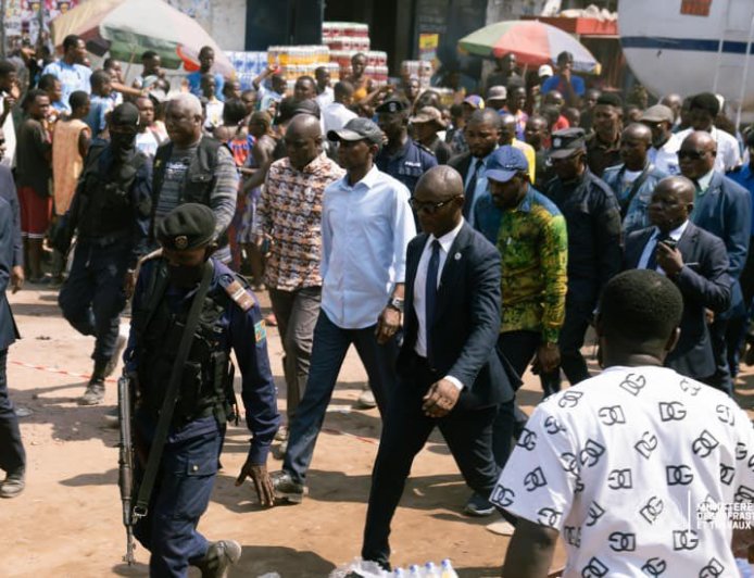 Avenue Kianza : le gouvernement accélère la modernisation d’un axe stratégique de Kinshasa