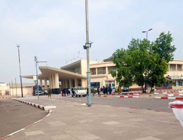Félix tshisekedi inaugure la nouvelle rotonde a l'aéroport international de ndjili
