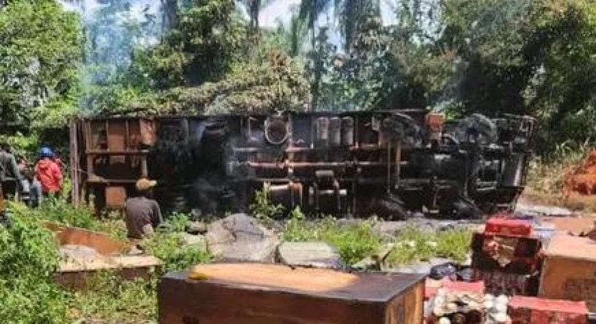 Haut-Uélé : un camion de marchandises incendié lors d’une attaque attribuée aux rebelles ADF près de Mungbere