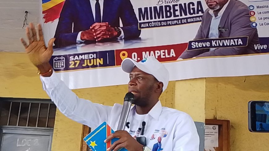 Kinshasa : l'acteur politique Bruno Mimbenga communie avec sa base à Mapela