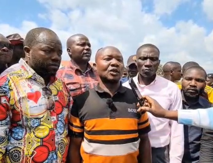 Ituri-Mahagi : la société civile démonte 2 postes de contrôle de la PCR et exige le départ du commandant local