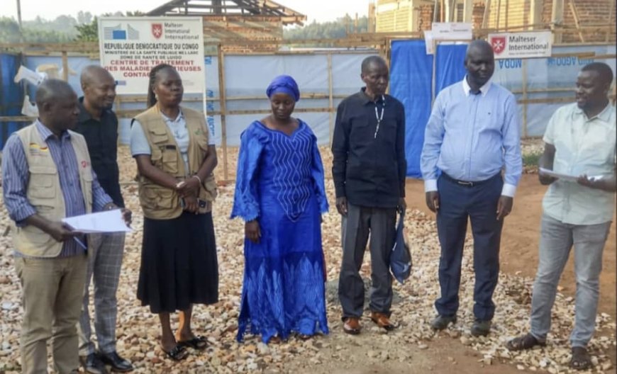 En Ituri, le triomphe de la vie 4 survivants d'Ebola quittent le centre de Logo sous les applaudissements