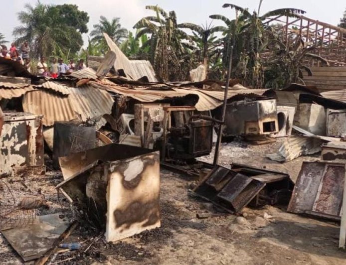 Maniema : 7 blessés et plusieurs maisons incendiées dans un affrontement intercommunautaire à Kailo
